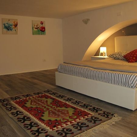 Vittoria Apartment Catania Bagian luar foto
