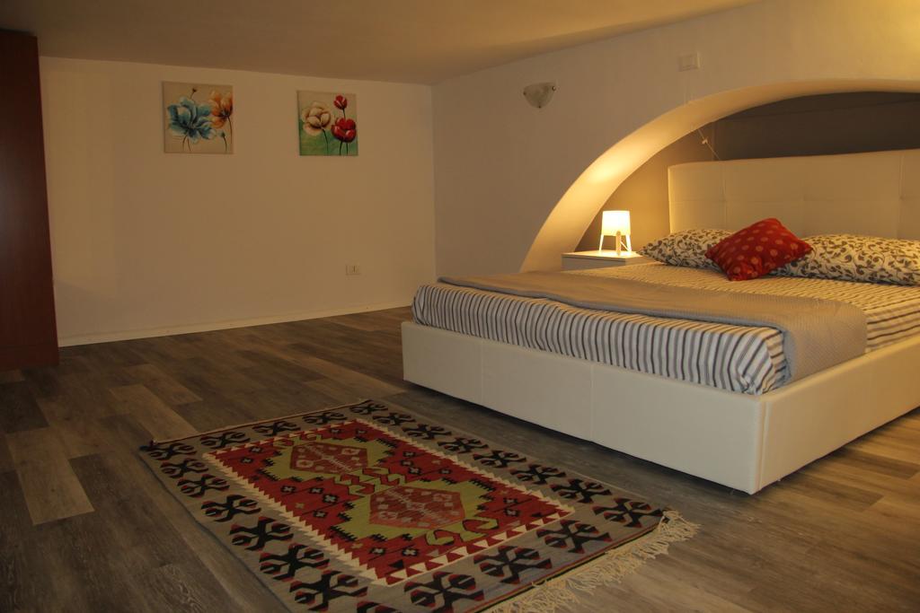 Vittoria Apartment Catania Bagian luar foto