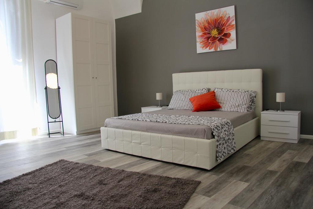 Vittoria Apartment Catania Bagian luar foto
