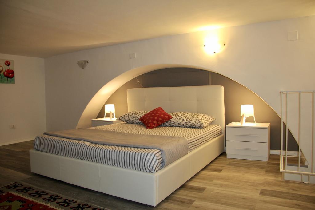 Vittoria Apartment Catania Bagian luar foto